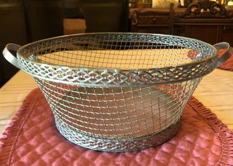 vintage silver mesh Round wire basket bread/fruit basket                       o Cover