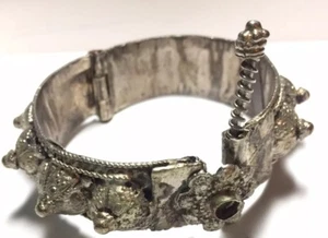 Brazalete Filagreo con Tornillo con Cúpula de Plata Mansuri Antiguo Yemenita - Imagen 1 de 7