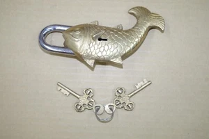 Kurioses Messing Schloss Vorhängeschloss Fisch 17cm Bügelschloss Truhenschloss - Bild 1 von 7