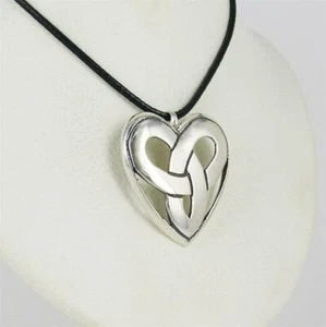 Collar Colgante Corazón Celta Plata Esterlina 0,925 con Cordón de Cuero Negro - Imagen 1 de 2