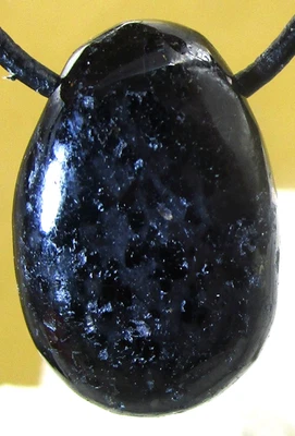 NUUMIT  Trommelstein   gebohrt    EDELSTEIN  ANHÄNGER    Nr.4 - Bild 1 von 2