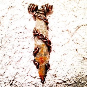 Apocalithics Tallahatta Quartzite Knapped Arrowhead Pendant - Picture 1 of 4