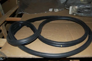 New OEM Mitsubishi Lancer, EVO, 4 door WEATHERSTRIP, FR RH Door, Inner 5725A034 - Picture 1 of 3