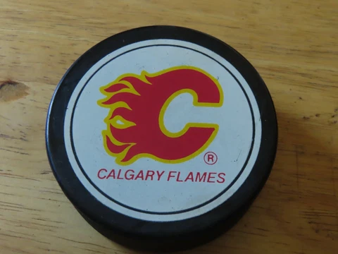 Vintage 1980's CALGARY FLAMES Viceroy Puck BRETT HULL JOE MULLEN JOE NIEUWENDYK Cover