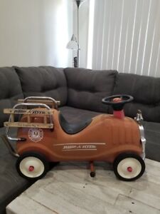 Radio Flyer Metal Red Ride-On Fire Engine No 9 Model 909
