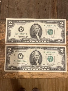 Pair Of 1976 A Series $2 Dollar Bills Honoring The Bicentennial! - Picture 1 of 14