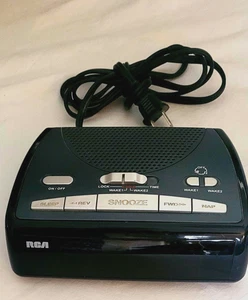 RCA RADIO ELECTRIC / BATTERY ALARM CLOCK.....QUARTZ RARE....PERFECT CONDITION - Picture 1 of 6