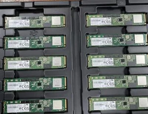 Disque dur SSD Samsung 1,92 To Gen3x4 PM983 NVMe 22110 PCIe M.2 MZ-1LB1T90 - Photo 1/5
