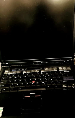 Portátil IBM Thinkpad - necesita ser restaurado Foto 1 de 4