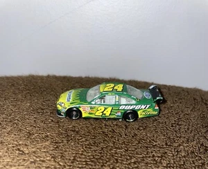 1:64 Jeff Gordon #24 Nicorette 2007 NASCAR Diecast Mini Car Green - Picture 1 of 3