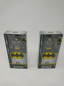 Batman Missions Figuren ZWEI 80 Jahre dunkler Anzug & grauer Anzug 6 Zoll coole Figuren - Bild 1 von 5