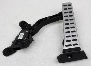 32700-3X110 OEM Hyundai Elantra GT Right Passenger Side Gas Throttle Pedal - Picture 1 of 2
