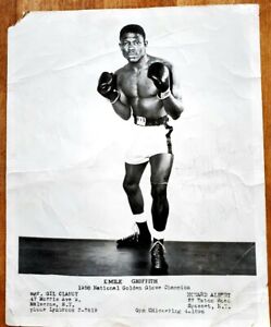 EMILE GRIFFITH SIGNED & INSCRIBED 8 X 10 GLOSSY (FROM MANAGERS CLANCY & ALBERT)