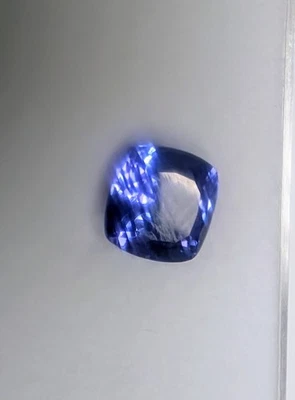 Corte cojín de tanzanita de 3,65 quilates certificado por GIA Foto 1 de 4