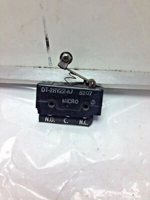 Microswitch DT-2RV22-A7 Standard Limit Switch with Roller Lever - Image 1 of 4
