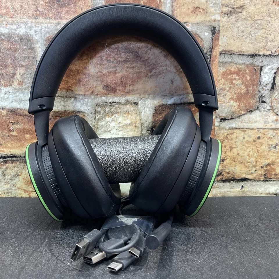 Microsoft Wireless Headset Black 1944 For Xbox One & Xbox Series S|X - READ. - Image 1 of 4