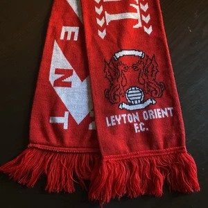 LEYTON ORIENT - RARE FOOTBALL SOCCER FAN SCARF - Picture 1 of 3