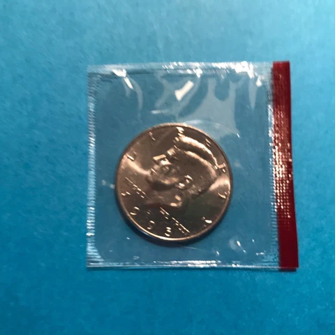 1995 D Kennedy Half Dollar UNC From US Mint Set  FREE SHIP Cover