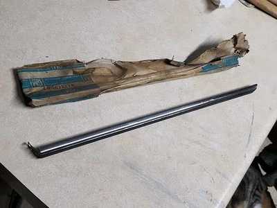 Buick Riviera 1976 NOS GM# 9632279 trasero izquierdo cuarto inferior moldura cromo Foto 1 de 4