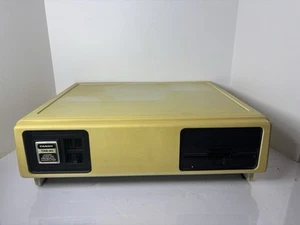 RETRO VINTAGE Radio Shack Tandy TRS-80 2000 Personal Computer - Power Tested - Picture 1 of 12