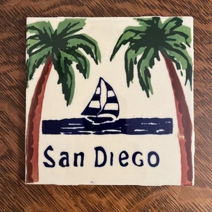 Azulejo artístico vintage San Diego palmeras océano velero 6 pulgadas hecho a mano cuadrado de México - Imagen 1 de 5
