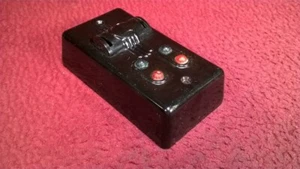 LIONEL 1121 SWITCH TRACK DUAL CONTROLLER BAKELITE HOUSING W/ JEWELS - Picture 1 of 4