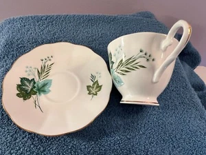 Elizabethan England teacup & saucer green blueish leaves MAX6272 - Picture 1 of 6
