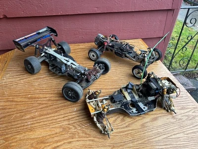 Lote de piezas de coche de radiocontrol vintage Team Associated RC10 Gold Pan Kyosho grafito raro Foto 1 de 4