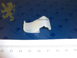 Agrafe Plastique Blanche Couvre-Capote Peugeot 504 Cabriolet (prise plus aisée) - Picture 1 of 2