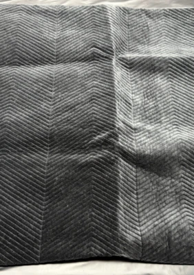 右握修复硬件天鹅绒雪佛龙针 Euro Sham - 黑色 — 第 1/4 张图片