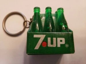 Vintage Keychain 7 UP Six Pack Be A Pepper Old Plastic Bottles Mid Century Retro - Picture 1 of 4