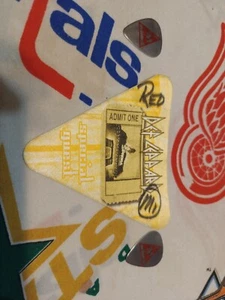 2x Def Leppard Vivian Campbell Acero Guitarra Pick Backstage VIP Pass Banda de Concierto - Imagen 1 de 8