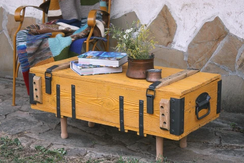 Coffee Table Yellow Chest Storage Table Vintage Wooden Travel Box Length 98 cm Cover
