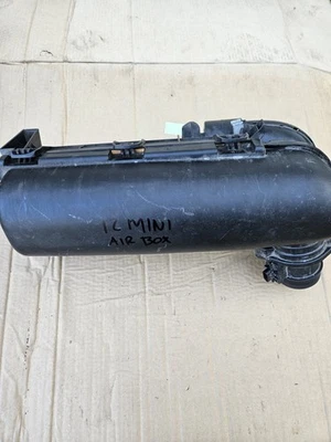 2012 MINI COOPER COUNTRYMAN AIR CLEANER/FILTER BOX - Image 1 of 2