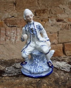 ***VINTAGE PORZELLANFIGUR*JUNGER ADELIGER*MARQUIS*BLAU ~ WEIß*HANDBEMALT*** - Bild 1 von 11