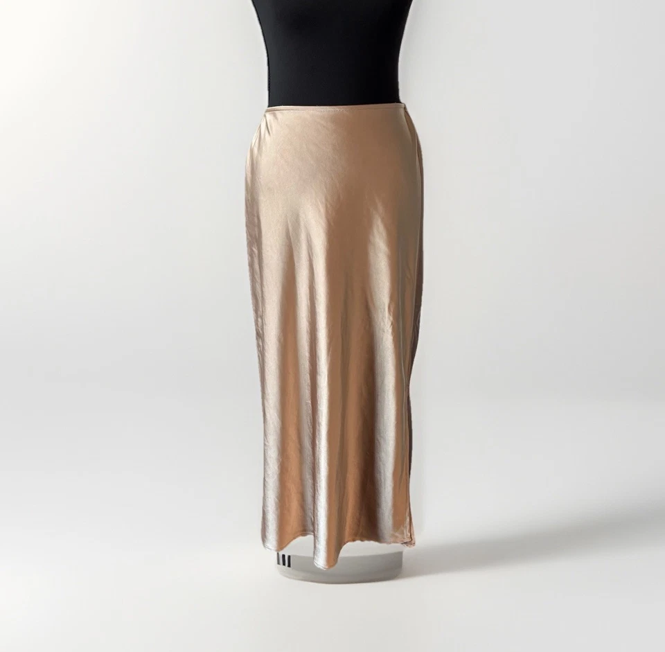 Falda midi satinada OLD NAVY abertura lateral para mujer XS cápsula minimalista profesional Foto 1 de 4