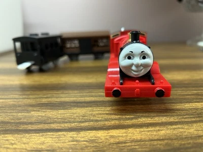 Coches de carga clásicos Tomy Plarail Thomas & Friends Trackmaster James FUNCIONA Foto 1 de 4