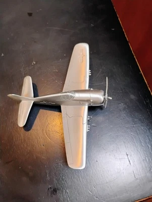 Avión de peltre Danbury Grumman Hellcat 1:82 como nuevo - 5" de longitud Foto 1 de 4