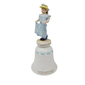 Campana de porcelana Norman Rockwell 1978 para vestir a los niños serie ll 7,5" de alto - Imagen 1 de 7
