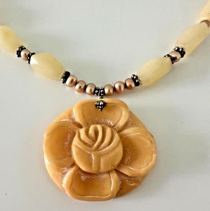 Rose Pendant Choker Necklace Beaded Hand Carved Quartz Stunning Cream - Picture 1 of 7