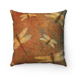 Almohada cuadrada de poliéster hilada de fondo naranja y verde Flight of Dragonflies. - Imagen 1 de 13