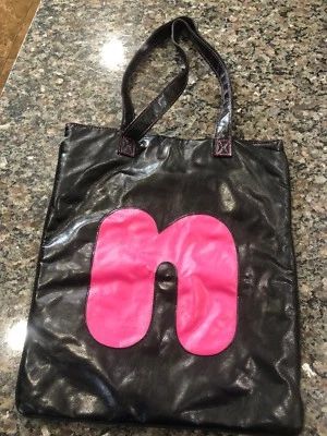 Bolso de Mano Fashion Express Tipo Cuero Negro Monograma N Foto 1 de 3