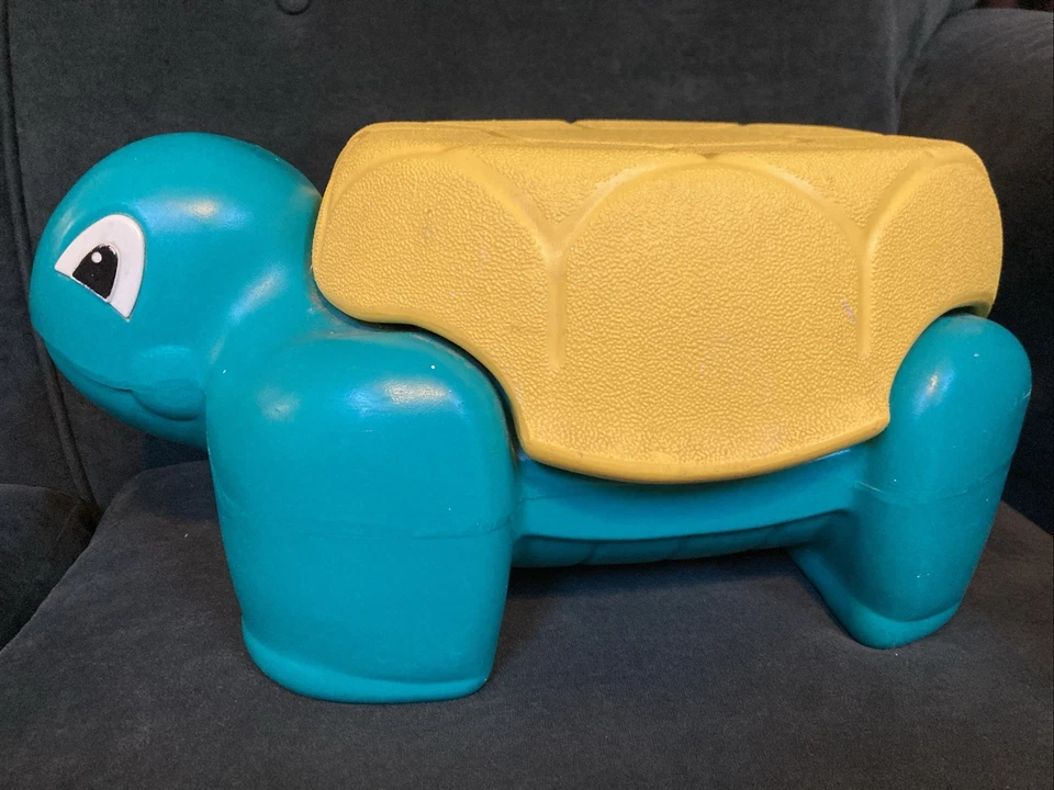 Taburete escalonado vintage Rubbermaid Turtle para baño de almacenamiento para niños turquesa y amarillo Foto 1 de 4