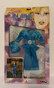 Vintage 1980er Jahre Sandi In Seide Mode Lila & Schwarz Barbie Mode Outfit Set - Bild 1 von 3
