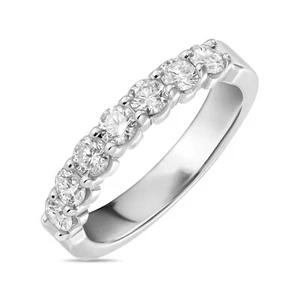 Alianza de boda redonda de diamantes cultivados en laboratorio de oro blanco de 14 k de 0,79 quilates VVS/DF - Imagen 1 de 3