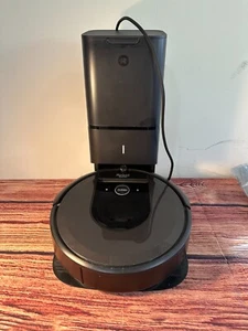 Irobot Roomba I7 Robot Vaccum Cleaner w/ Base - WORKING + TESTED - Picture 1 of 9