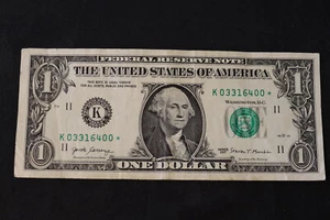 Billete estrella de $1 dólar - tamaño de funcionamiento bajo 250 k - difícil de encontrar 2017 SN K 03316400* - Imagen 1 de 2