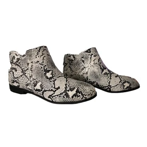 Womens Booties black White Snakeskin Print Ankle Boots Zipper Low Heel NEW 6 - Picture 1 of 5