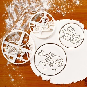 Set of 2 Frog cookie cutters - woodland garden party cottagecore forest LGBTQ - Picture 1 of 11