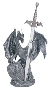 FIGURA DE DRAGÓN PLATEADO DE 15 PULGADAS CON ESCUDO Y ESPADA - Imagen 1 de 1